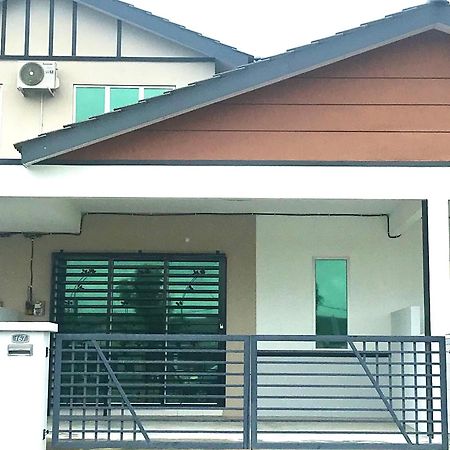 Chempaka Homestay Seri Iskandar Eksteriør bilde